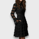 Sílvia | Vestido Curto com Textura de Franjas e Decote em V